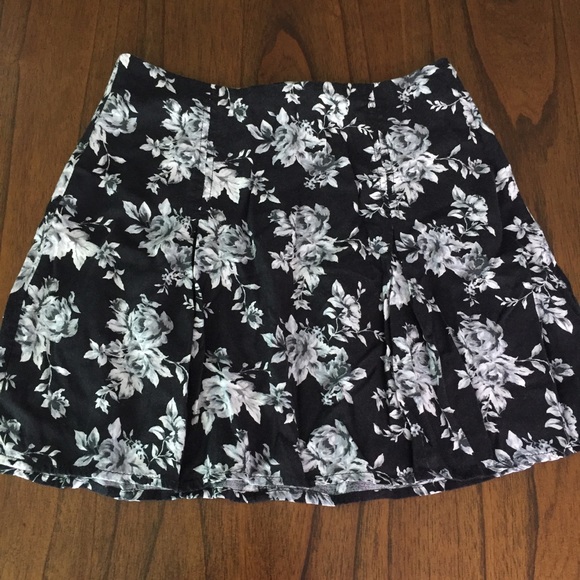 Bethany Mota Dresses & Skirts - Bethany Mota Black Floral Skirt